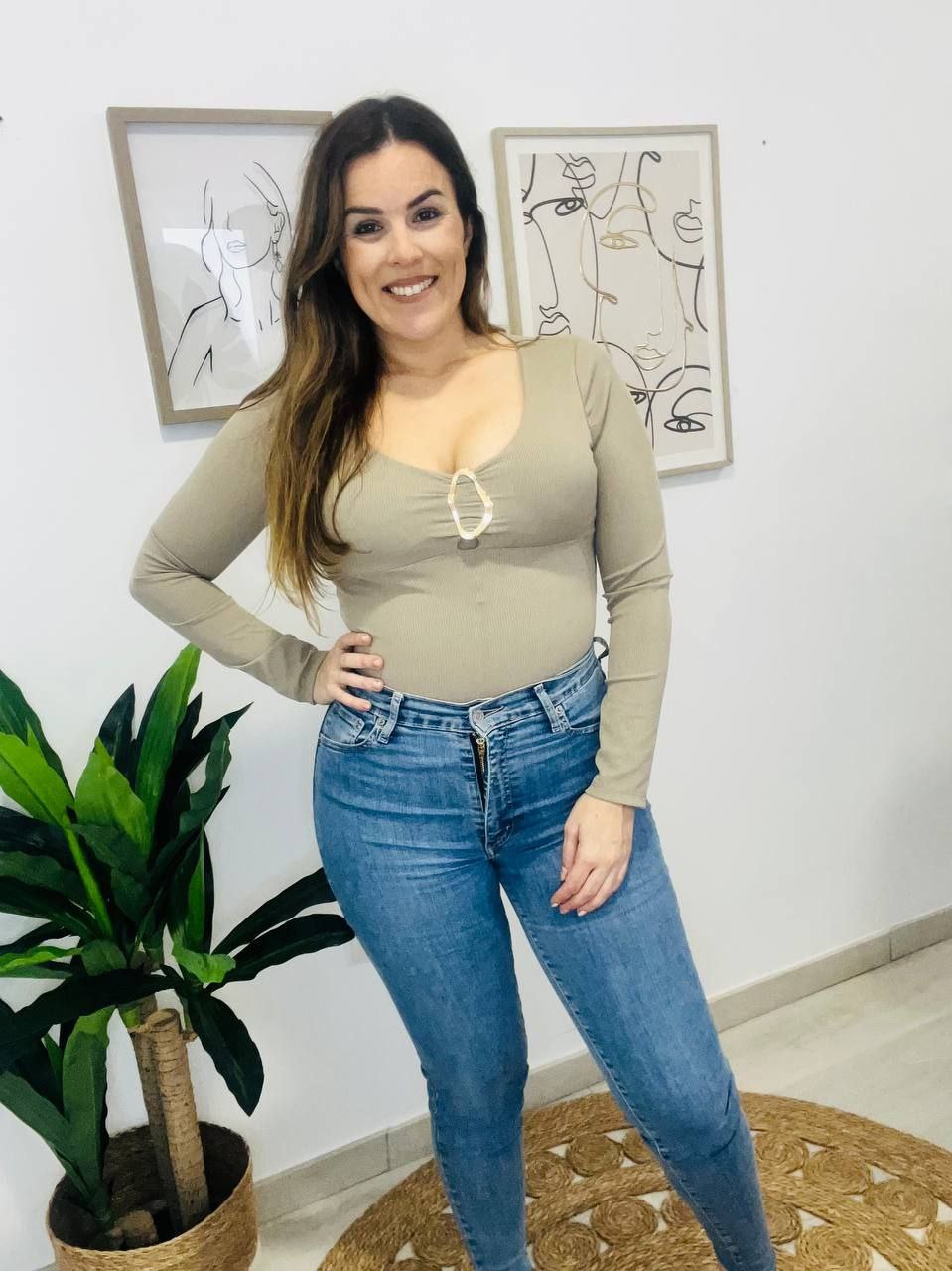 Camisa de manga baja con detalle Dorado